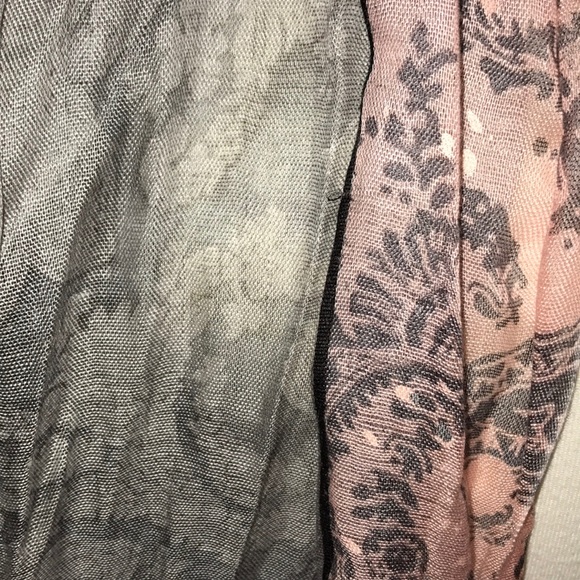 Gray pink lightweight scarf wrap by World Market - Picture 3 of 6